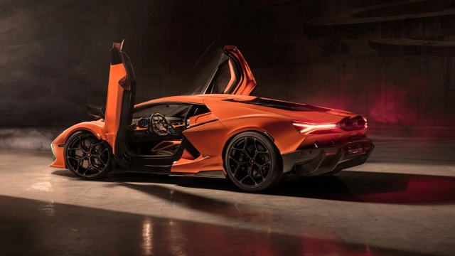 You are currently viewing Lamborghini’s First Hybrid Supercar Has a Wild 1,001 HP