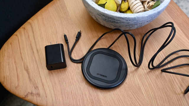 You are currently viewing Otterbox 15W Wireless Charging Pad Review: Keep Your Wires Handy
