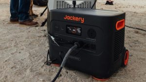 Read more about the article Jackery Reveals an Expandable 2kWh Solar Generator