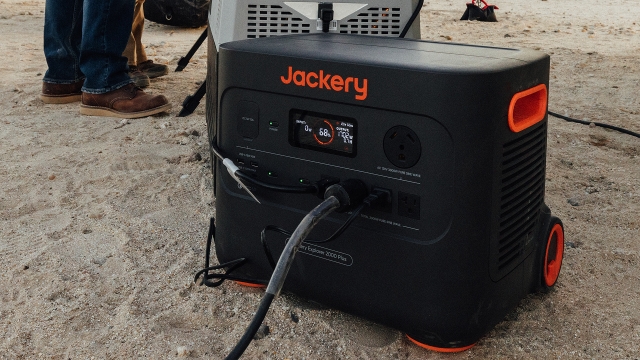You are currently viewing Jackery Reveals an Expandable 2kWh Solar Generator