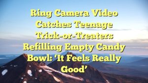 Read more about the article Ring Camera Video Catches Teenage Trick-or-Treaters Refilling Empty Candy Bowl: ‘It feels really good’