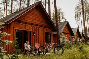 These Idyllic Cabins In Oregon’s High Desert Offer Soaking Tubs, Fireplaces And Views Of The Cascades