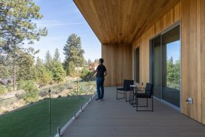 Porous House: Integrating Sustainability and Style in Oregon